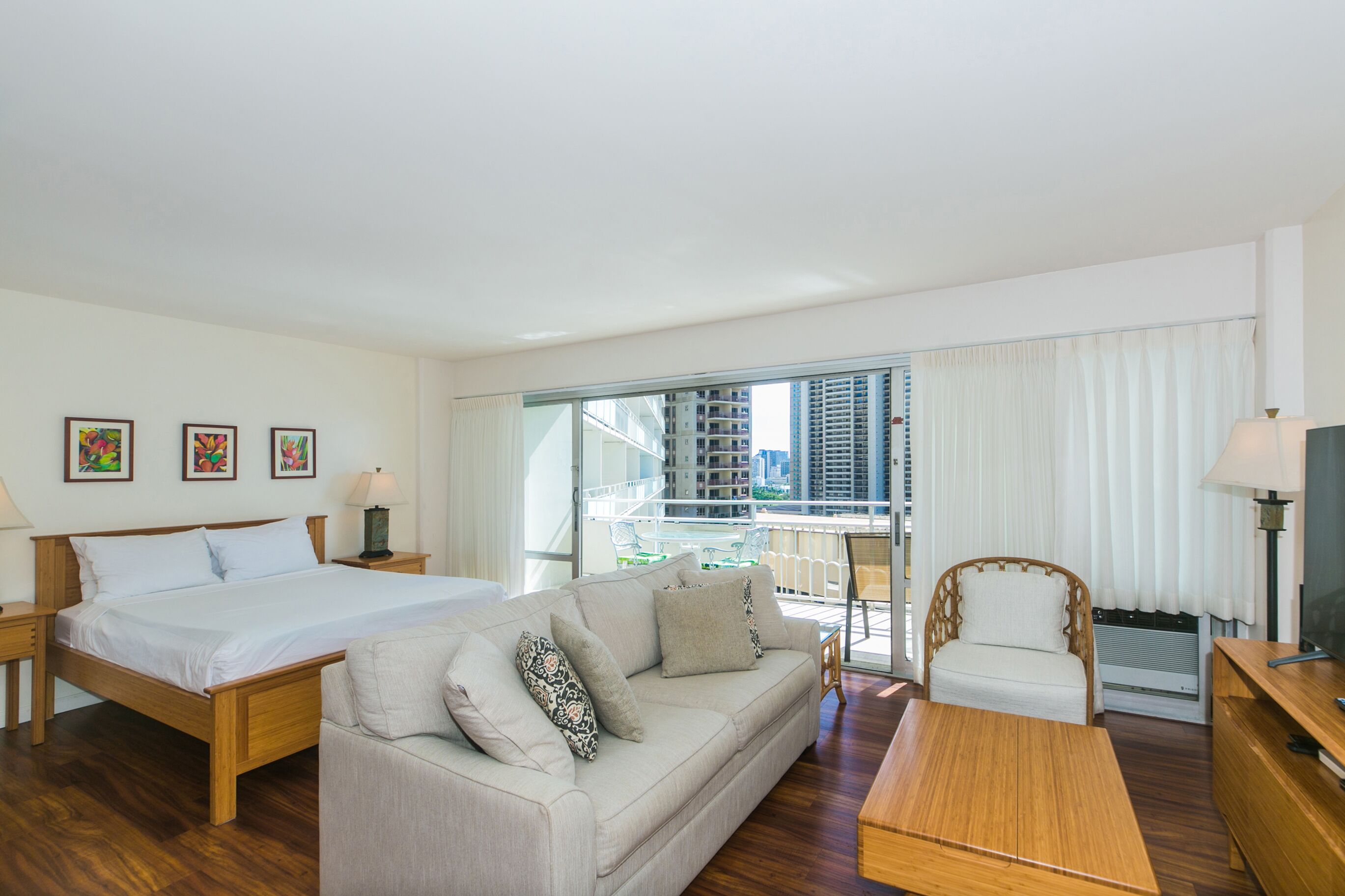 Great Ocean View At The Ilikai Hotel!