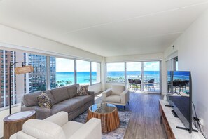 TV - Desirable "44"; Stack At The Ilikai Hotel.  Unobstructed Ocean Views! (Honolulu)