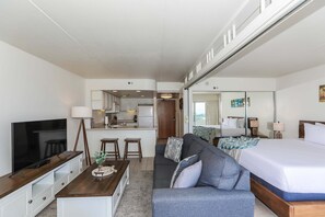 1 bedroom, iron/ironing board, free WiFi, bed sheets - Beautiful Yacht View At The Ilikai Hotel!  Renovated Unit Just for You! Convenient Location! (Honolulu)