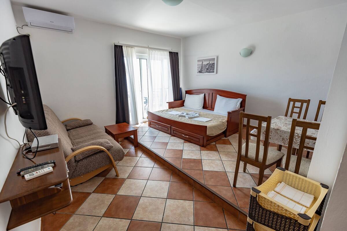 Appartamento, 2 camere da letto (5 Adults) | Area soggiorno | TV LCD