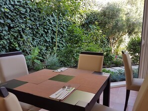 Daily continental breakfast for a fee