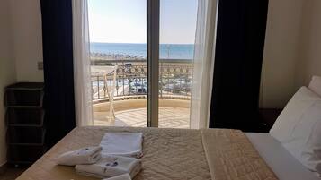 Junior Suite | In-room safe, soundproofing, iron/ironing board, free WiFi