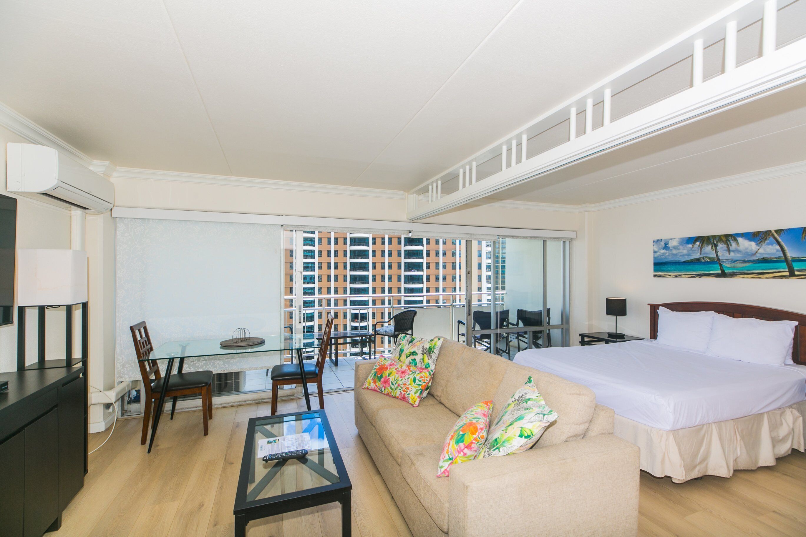 Great Ocean View One-Bedroom Overlooking The Duke Kahanamoku Lagoon At The Ilikai Hotel!