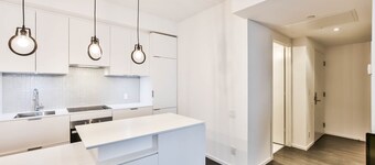  just 5 minute walk to U of T