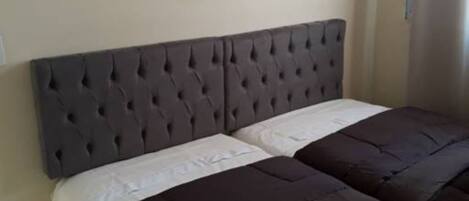 2 quartos, ferros/tábuas de passar roupa, Wi-Fi, roupa de cama