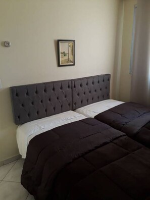 2 habitaciones, tabla de planchar con plancha, wifi y ropa de cama 