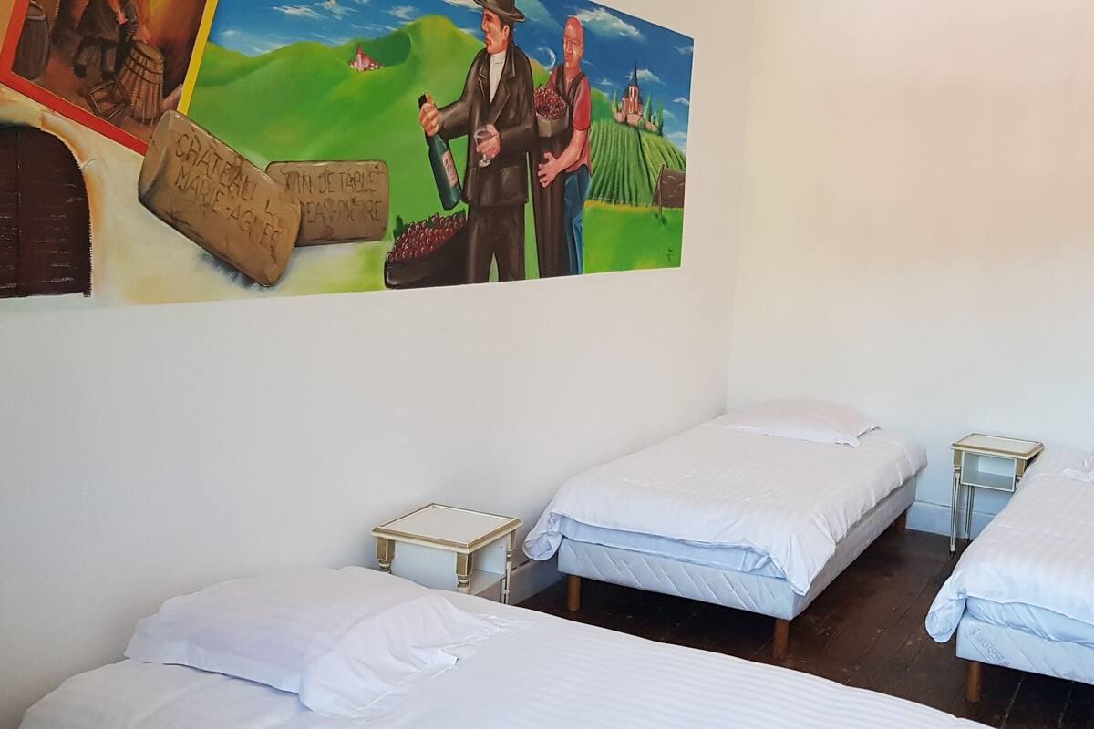 Dormitorio compartido (6 lits) | Decoración individual, mobiliario individual, cortinas opacas