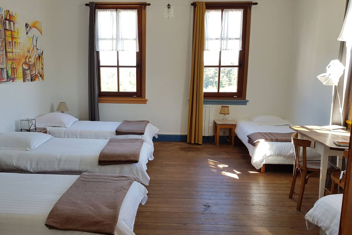 Dormitorio compartido (5 lits) | Decoración individual, mobiliario individual, cortinas opacas