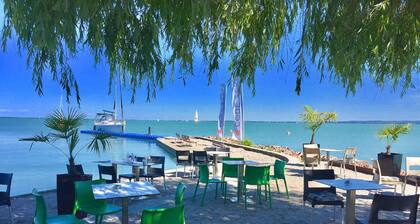 Huoneisto yksin ja suoraan vedessä