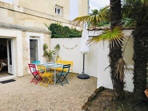 تناول الطعام بالخارج