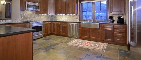 Fridge, microwave, oven, coffee/tea maker