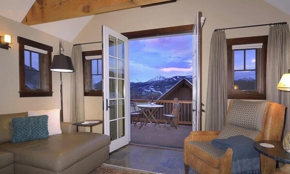 TV, fireplace - The Townie (Crested Butte)