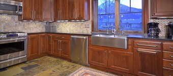 Fantastisch huis met 4 slaapkamers in de stad! Ongelofelijke uitzichten! Townie fietsen inbegrepen!