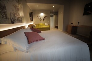 Suite | Minibar, desk, blackout curtains, soundproofing - Agriturismo Acinatico Wine Relais (Fumane)