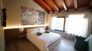 Doppelzimmer, Mehrere Betten | Minibar, Schreibtisch, Verdunkelungsvorhänge, schallisolierte Zimmer