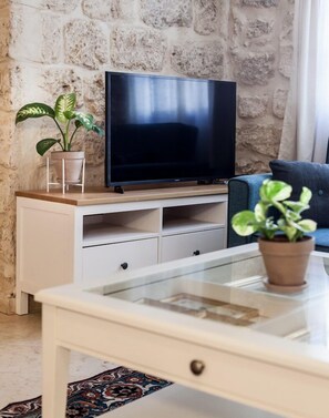 Apartment, Meerblick | Wohnbereich | Flachbildfernseher, Netflix