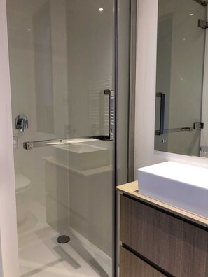 KingBed + Ensuite- splitable into 2 beds | Blackout drapes, bed sheets - Kabuki Mt Buller (Mount Buller)