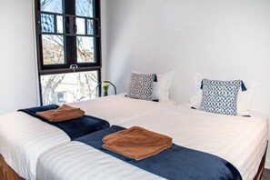 KingBed + Ensuite- splitable into 2 beds