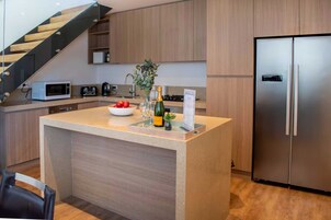 Refrigerador, microondas