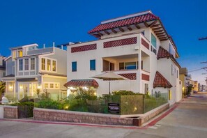 Exterior - 1 House to Beach, Ocean Views, 3 Levels + Sky Deck (San Diego)