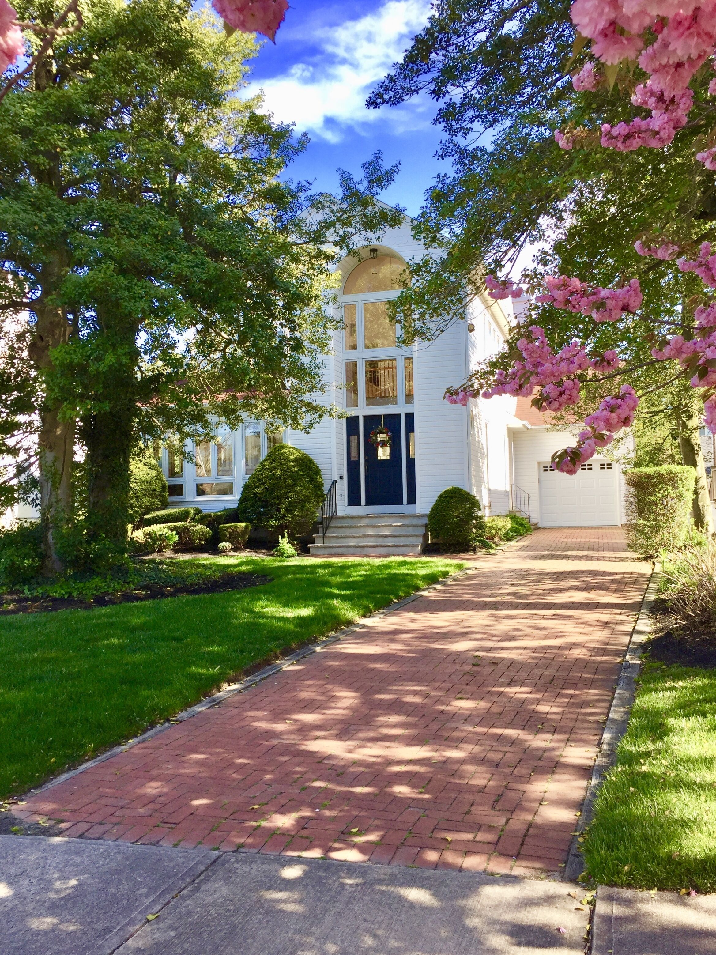SEA GIRT Bright & Spacious Beach House Two Blocks From the Beach! 