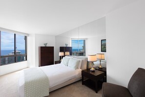 3 bedrooms, iron/ironing board, free WiFi, bed sheets - Gorgeous Ocean & Diamond Head Views! Waikiki, FREE Parking!! (Honolulu)