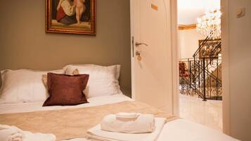 Double Room | Premium bedding, iron/ironing board, free WiFi, bed sheets