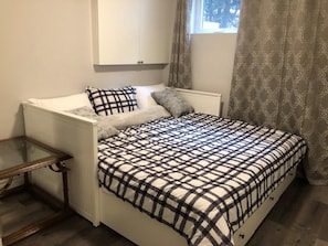 2 habitaciones, tabla de planchar con plancha, wifi y ropa de cama 