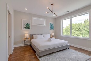 4 bedrooms, desk, iron/ironing board, WiFi