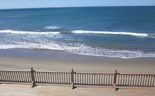 Casa Madera: expansive views and spacious comfort