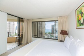 2 bedrooms, iron/ironing board, free WiFi, bed sheets - Great Location In Wakiki, Walking Distance To Beach, Shopping, Dining! (Honolulu)