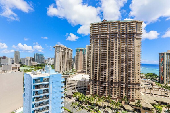 Exterior - Great Location In Wakiki, Walking Distance To Beach, Shopping, Dining! (Honolulu)
