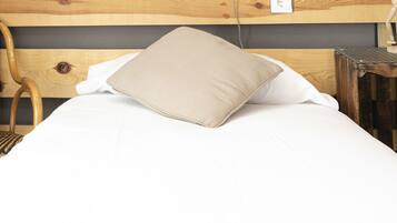 5 camere, una scrivania, insonorizzazione, ferro/asse da stiro