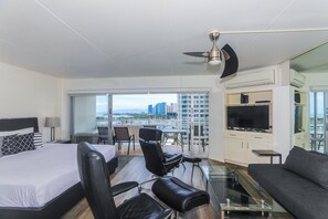 1 habitación, tabla de planchar con plancha, wifi gratis y ropa de cama 