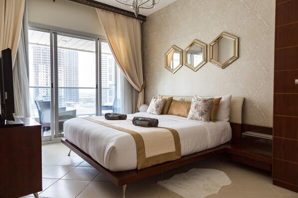 Individually decorated, individually furnished, laptop workspace - Hi Guests Vacation Homes - Diamond 4 (Dubai)