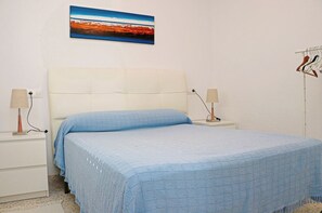 2 bedrooms, iron/ironing board, bed sheets