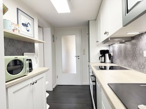 Réfrigérateur, micro-ondes, four, lave-vaisselle