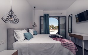 6 chambres, coffres-forts dans les chambres, bureau