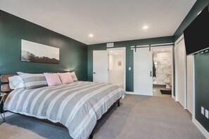 3 bedrooms, in-room safe, iron/ironing board, WiFi - Downtown Central 9th SLC Loft Walk or Trax to Convention Center (Salt Lake City)
