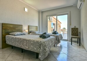 5 Schlafzimmer, Bügeleisen/Bügelbrett, kostenloses WLAN, Bettwäsche