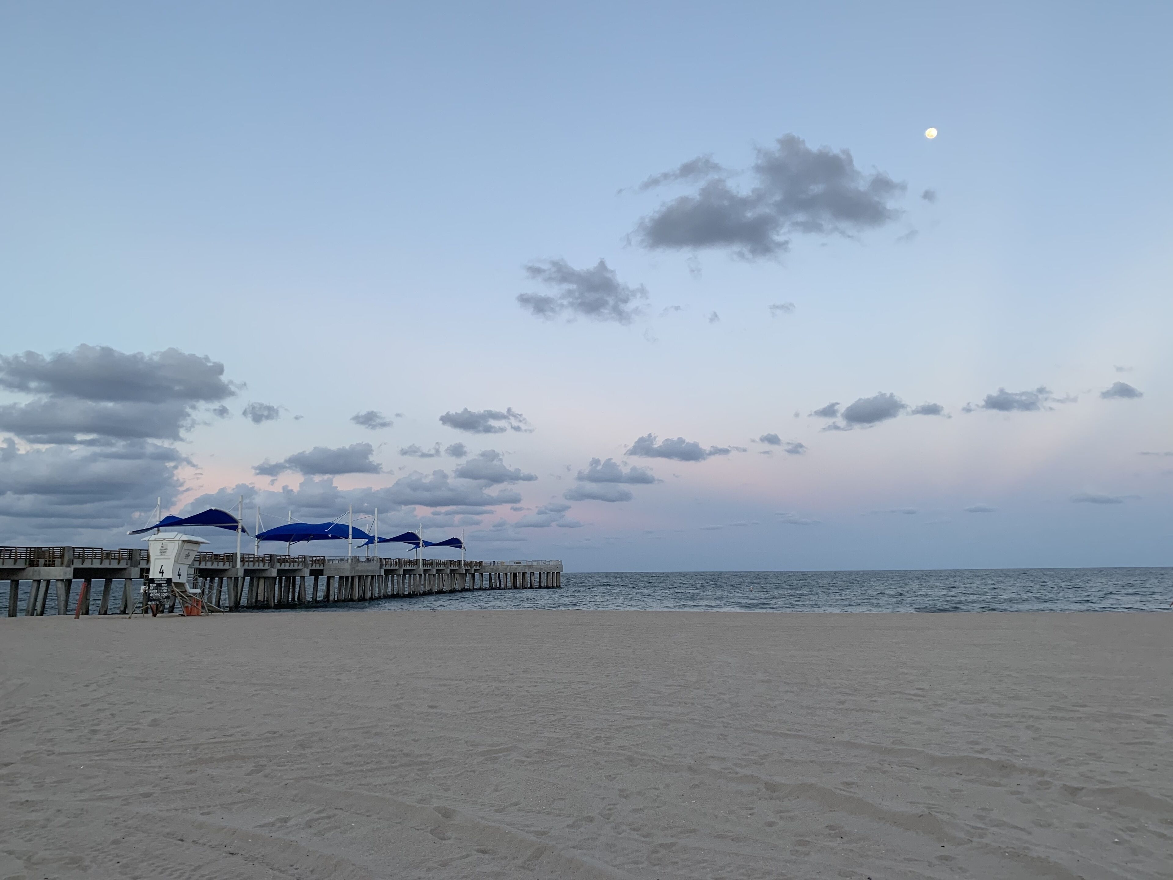 靠近海滩、沙滩毛巾