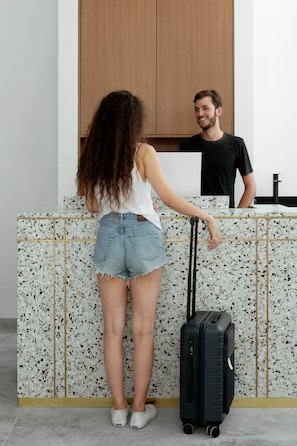 Reception - Isla Tel Aviv - Adults Only - Hostel (Tel Aviv)