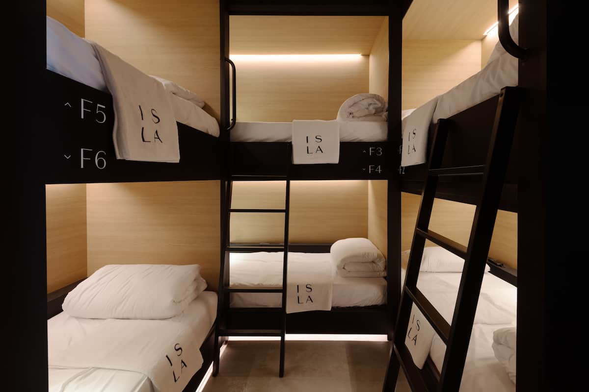 1 bedroom, premium bedding, free WiFi, bed sheets