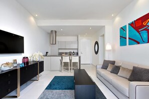 Deluxe Apartment, Sea View | Private kitchen
