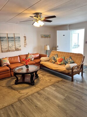 TV - OCEAN  BLOCK CONDO NEAR SEACRETS and more (Ocean City)