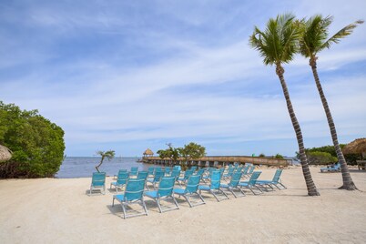 Top Floor Condo w/ Ocean Views Near Pool [Ocean Pointe 3405]