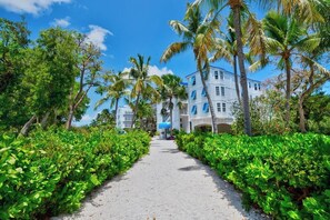 Exterior - Top Floor Suite Near Local Dive & Snorkeling Shops (Tavernier)