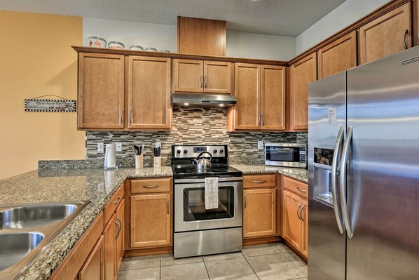 Fridge, microwave, stovetop, dishwasher