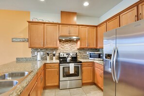 Fridge, microwave, stovetop, dishwasher