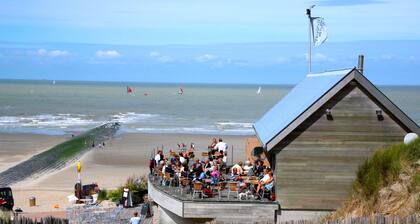 Vissershuisje 9/18 with parking by Interhome